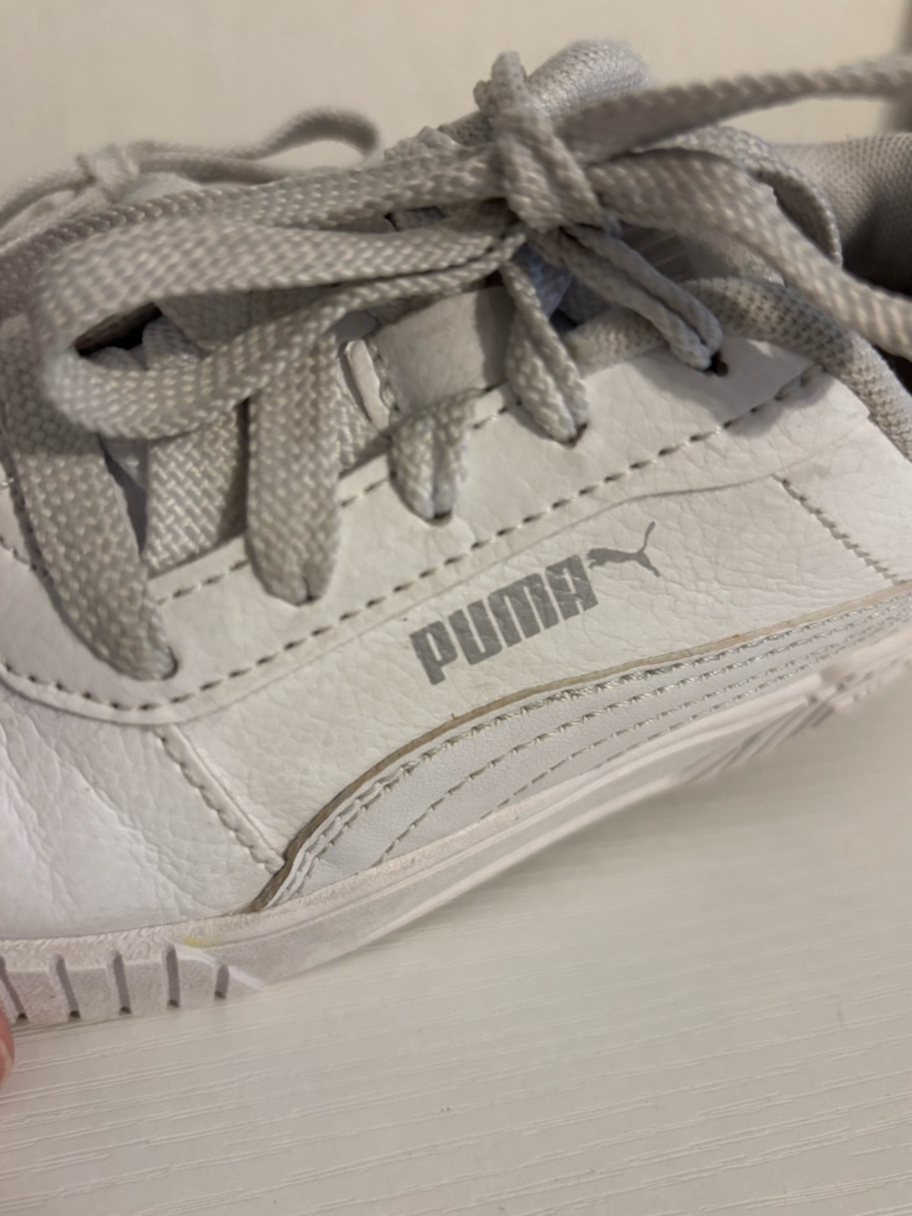 Puma Classic White tennis shoes 11C - Picture 3 of 6